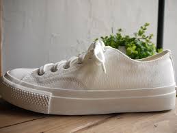 アパレル白い靴